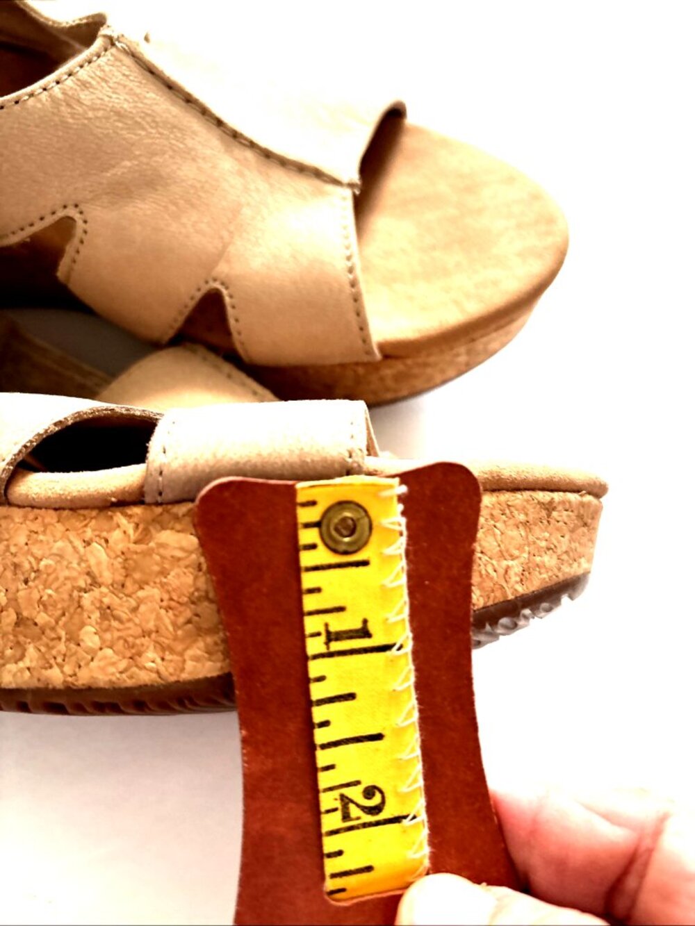 Clarks women's wedge sandals Size 8 1/2 Medium light brown - Picture 4 of 4